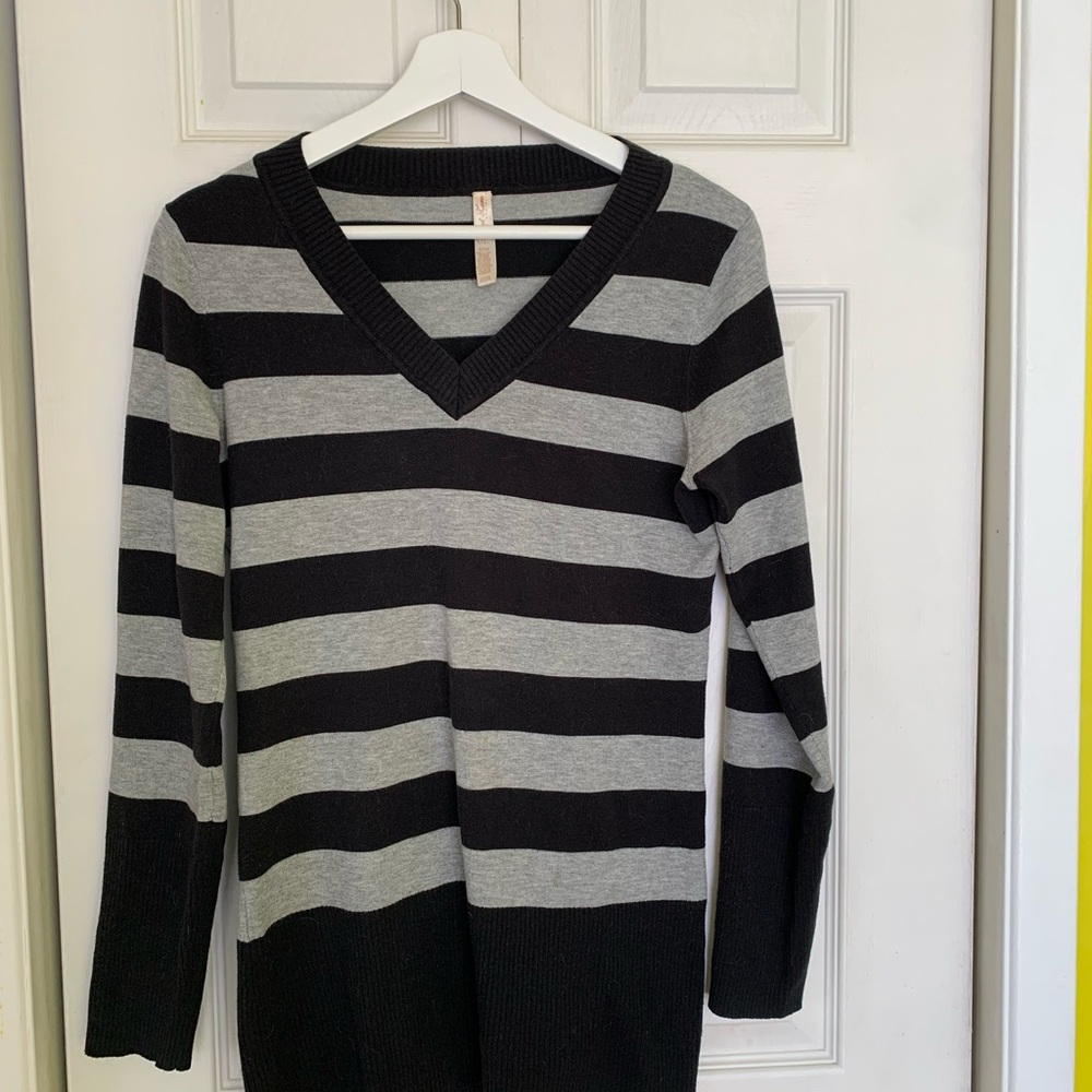 Striped V-Neck Sweater - Black and Gray